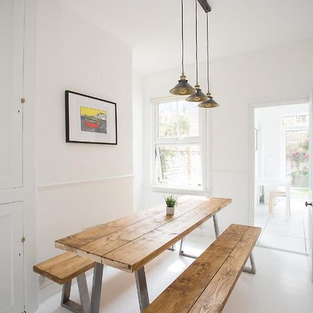 Elegant York House - On A Beach Road, Sleeps 12, With Sea Views Worthing Buitenkant foto
