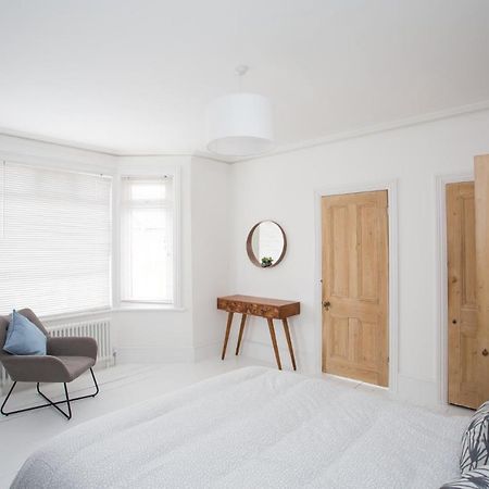 Elegant York House - On A Beach Road, Sleeps 12, With Sea Views Worthing Buitenkant foto