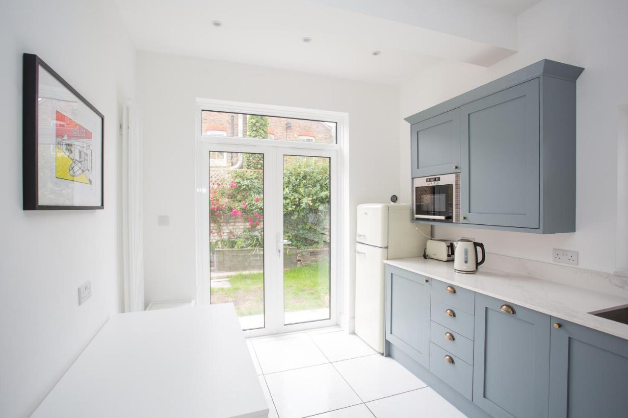 Elegant York House - On A Beach Road, Sleeps 12, With Sea Views Worthing Buitenkant foto