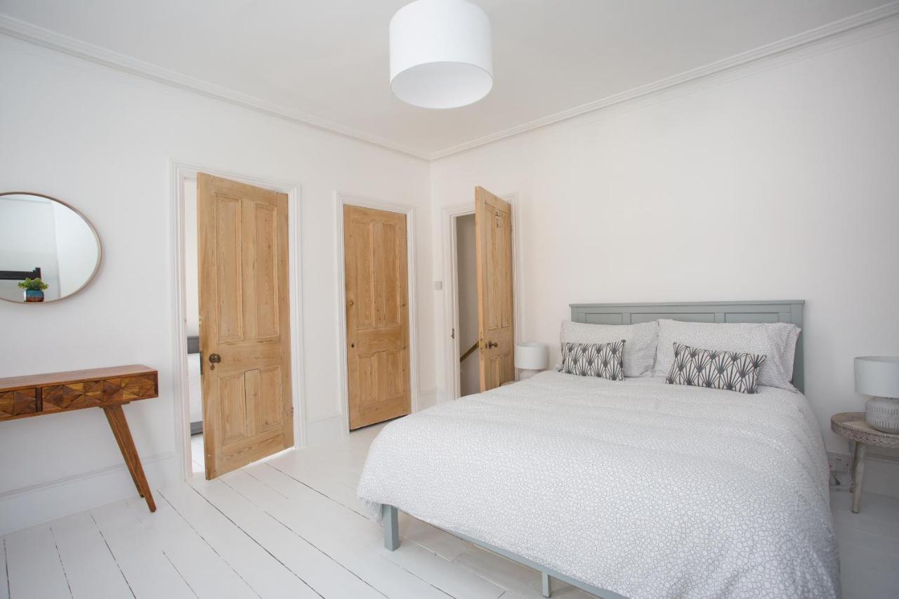 Elegant York House - On A Beach Road, Sleeps 12, With Sea Views Worthing Kamer foto