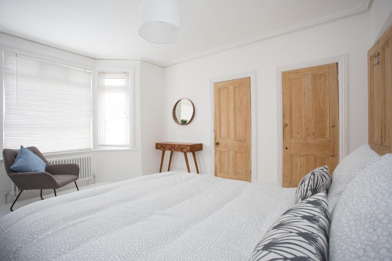 Elegant York House - On A Beach Road, Sleeps 12, With Sea Views Worthing Buitenkant foto