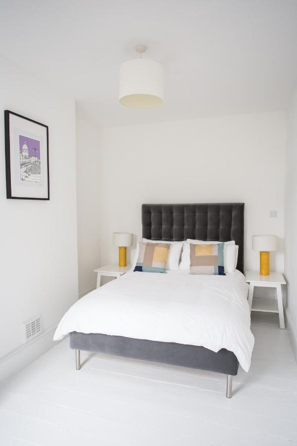 Elegant York House - On A Beach Road, Sleeps 12, With Sea Views Worthing Buitenkant foto
