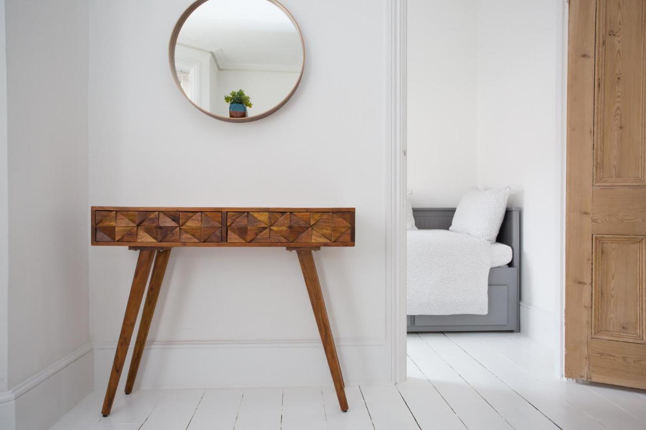 Elegant York House - On A Beach Road, Sleeps 12, With Sea Views Worthing Buitenkant foto