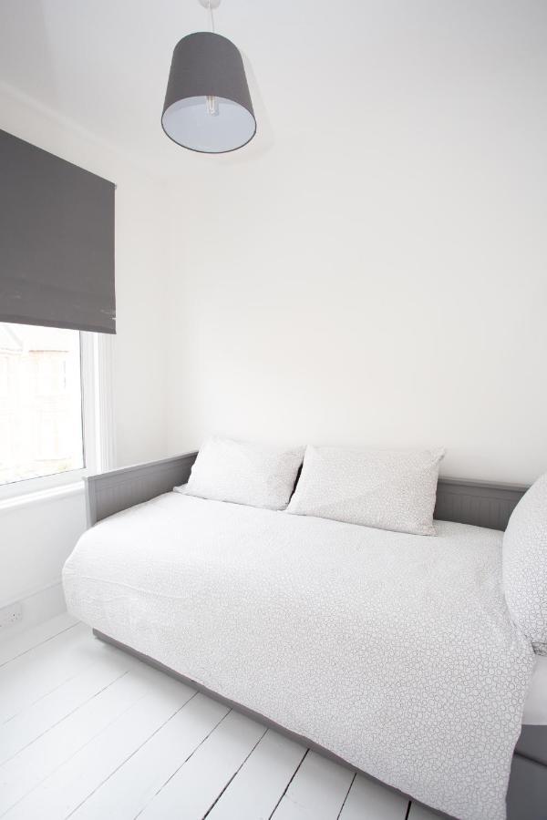 Elegant York House - On A Beach Road, Sleeps 12, With Sea Views Worthing Buitenkant foto