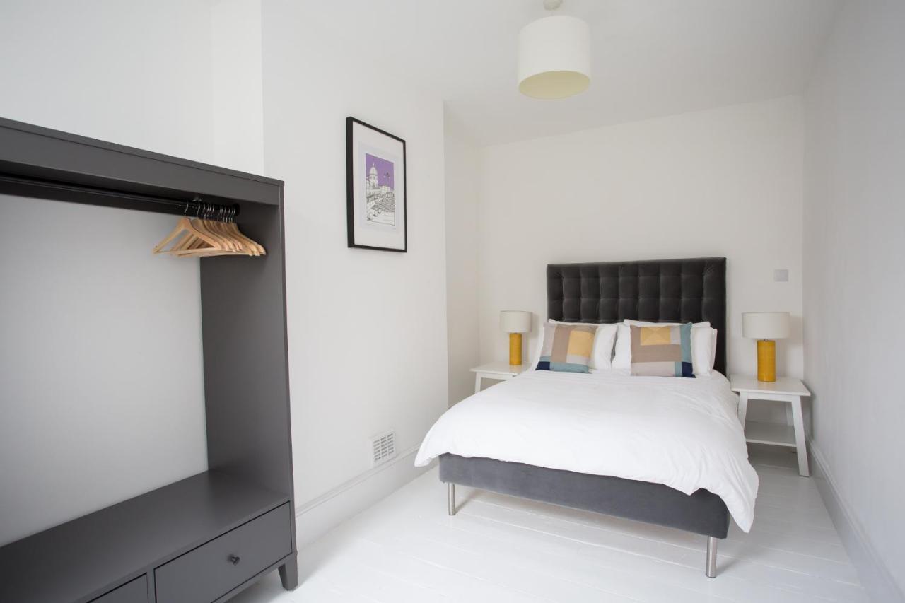 Elegant York House - On A Beach Road, Sleeps 12, With Sea Views Worthing Buitenkant foto