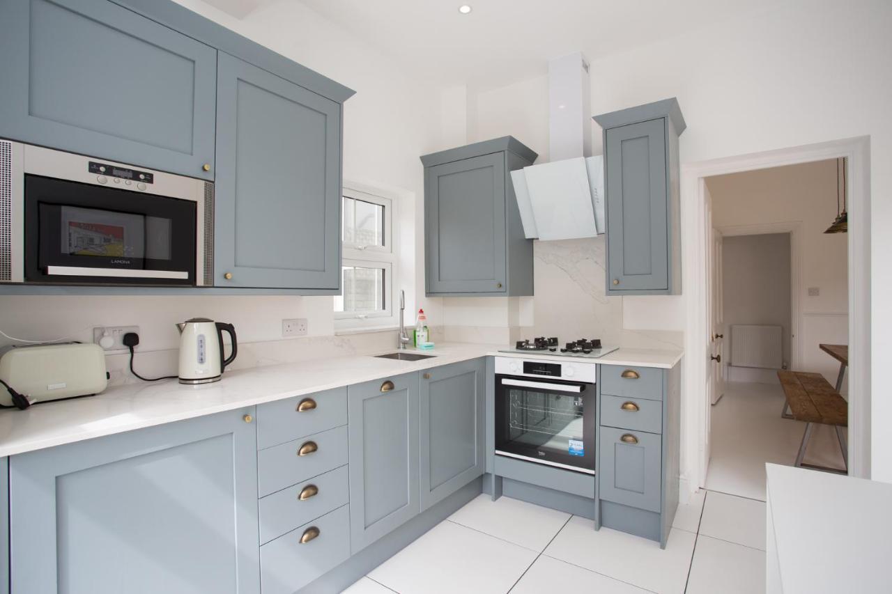 Elegant York House - On A Beach Road, Sleeps 12, With Sea Views Worthing Buitenkant foto
